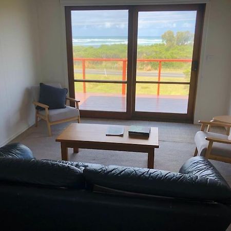 Peterborough Beach House Bagian luar foto