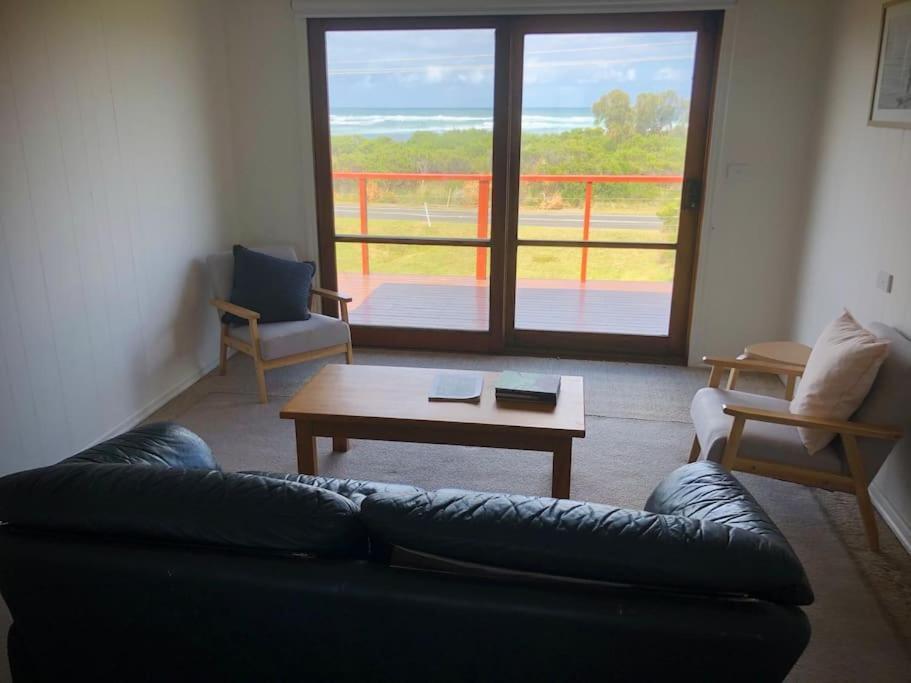 Peterborough Beach House Bagian luar foto