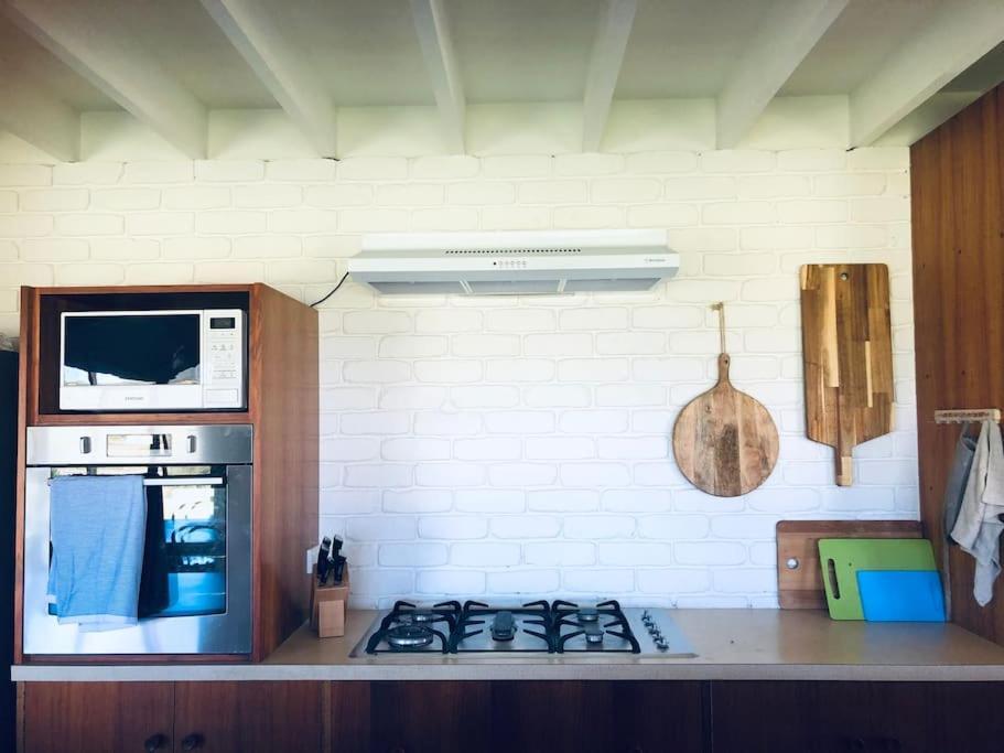 Peterborough Beach House Bagian luar foto