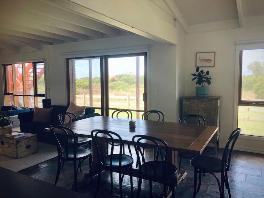 Peterborough Beach House Bagian luar foto