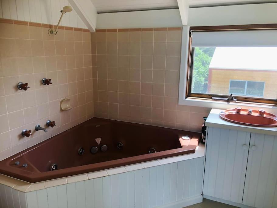Peterborough Beach House Bagian luar foto
