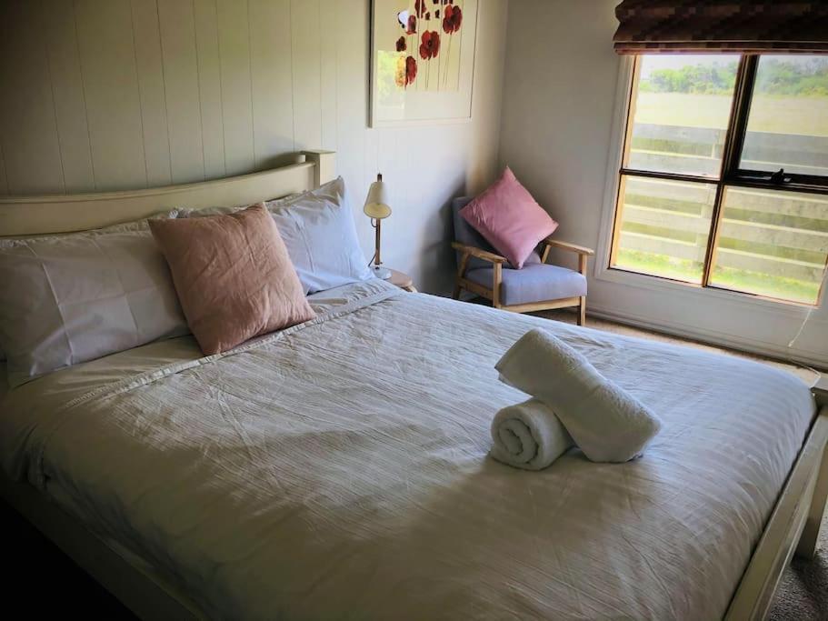 Peterborough Beach House Bagian luar foto